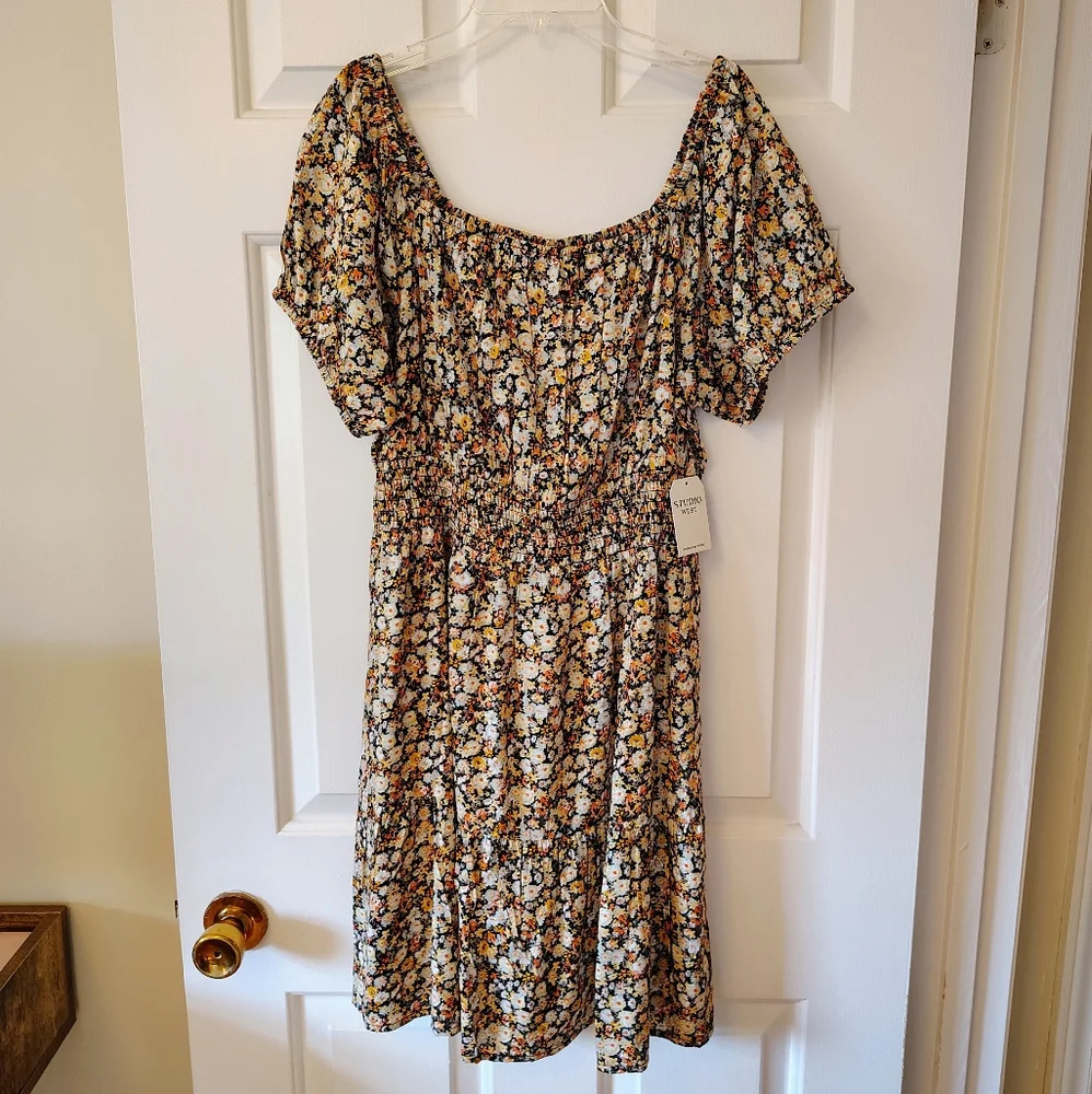 Adorable Floral sundress - Picture 2 of 8